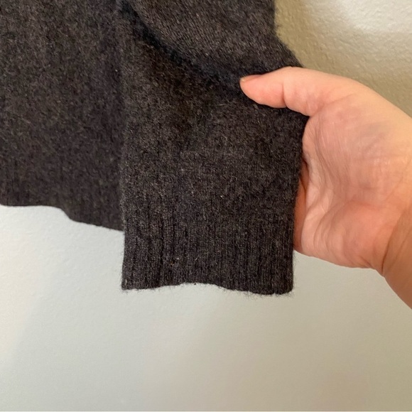 Quinn 100% Cashmere Charcoal Gray Sweater Women's Size M - Picture 2 of 8